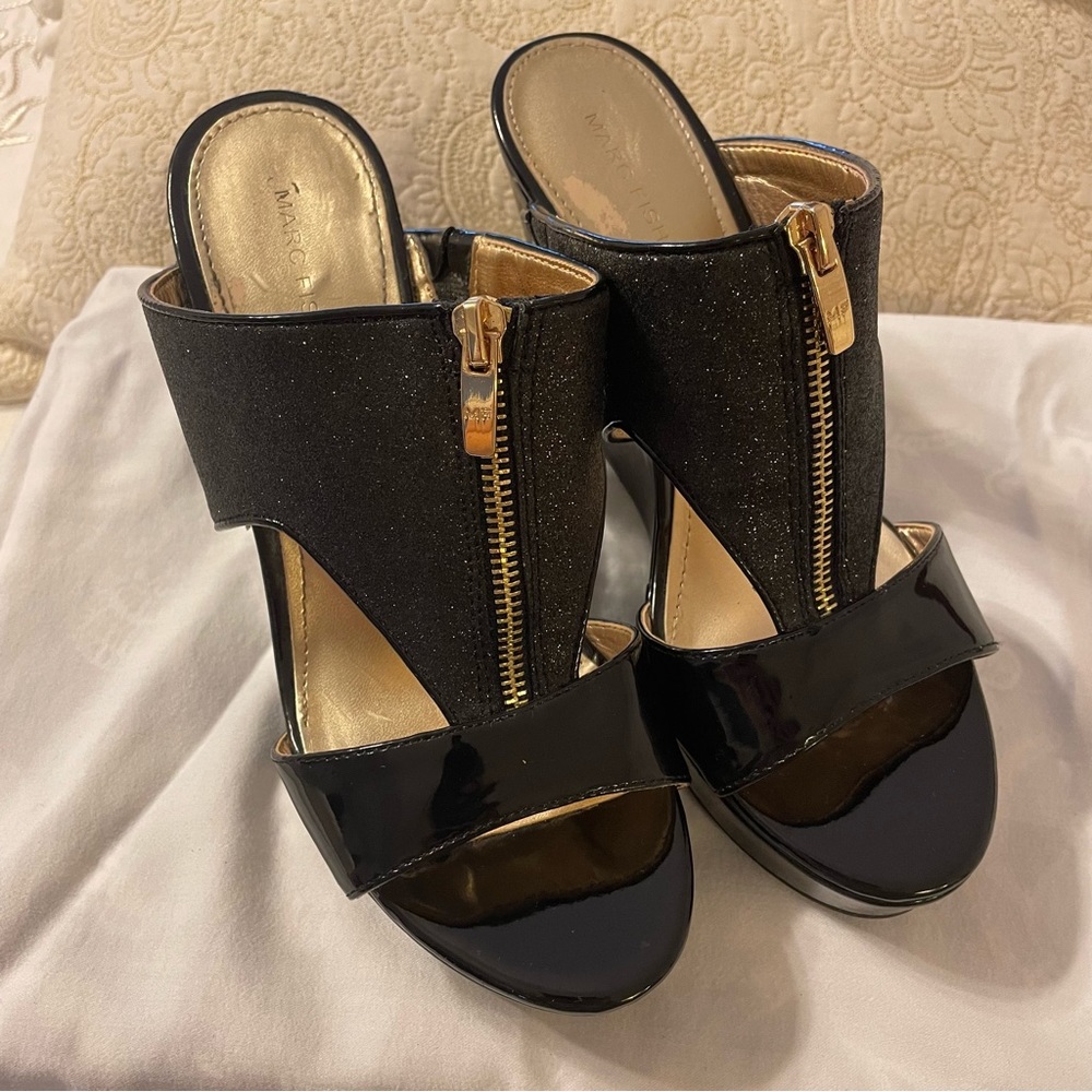 Marc Fisher Black Glitter Women’s Wedge Sandal with Gold Front Zipper, Size 8M
